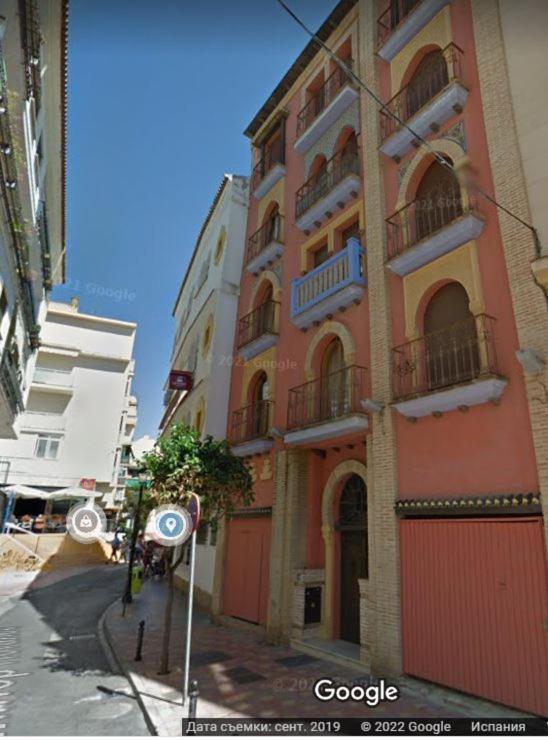 Апартаменты Apartamento En El Centro A Dos Minutos De La Playa Фуэнхирола Экстерьер фото