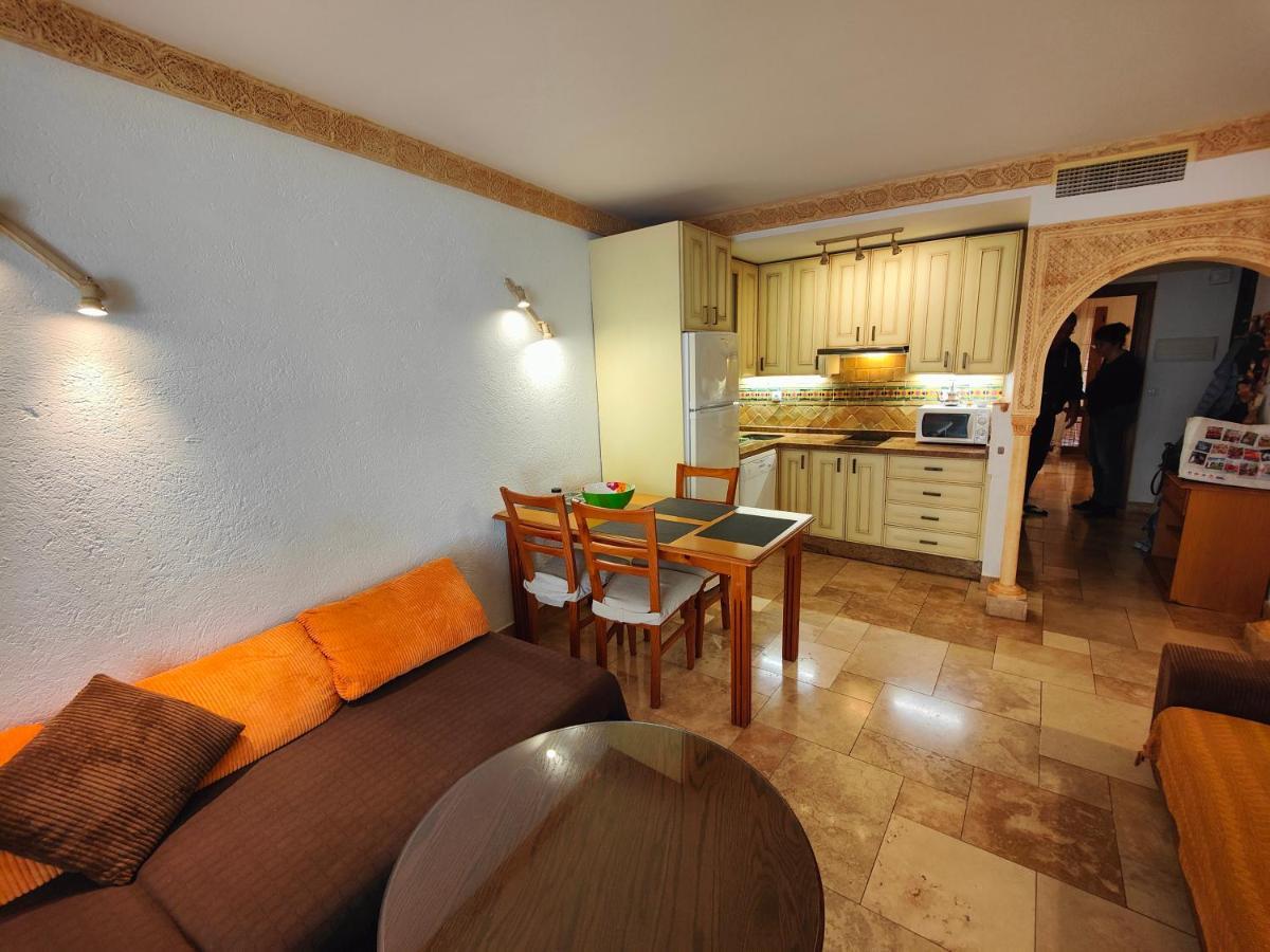Апартаменты Apartamento En El Centro A Dos Minutos De La Playa Фуэнхирола Экстерьер фото