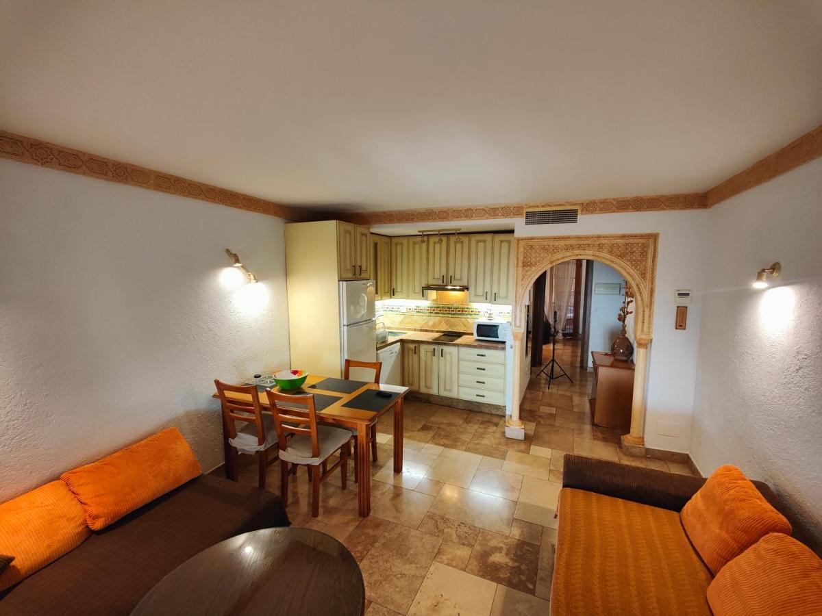 Апартаменты Apartamento En El Centro A Dos Minutos De La Playa Фуэнхирола Экстерьер фото