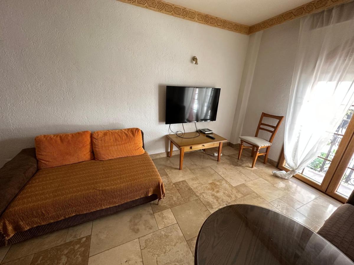 Апартаменты Apartamento En El Centro A Dos Minutos De La Playa Фуэнхирола Экстерьер фото